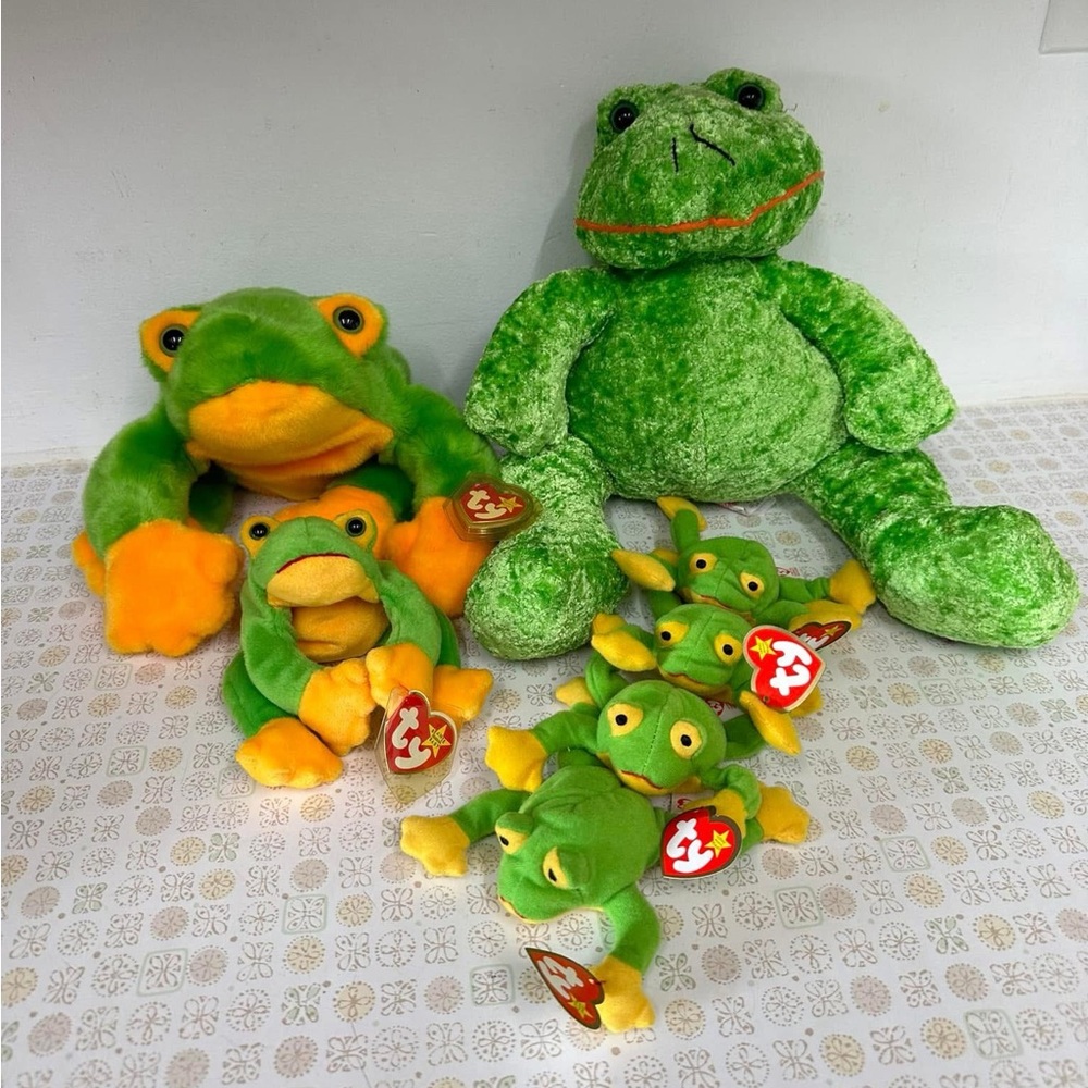 TY Beanie Babies Green Frog Plush Set
